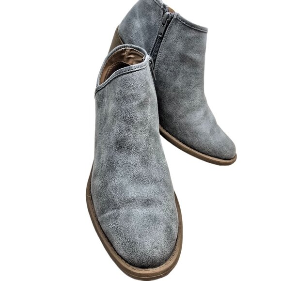 Qupid Women’s Ash Gray Block Heel Pointed Toe Ankle Booties Size 7.5 - Picture 3 of 8